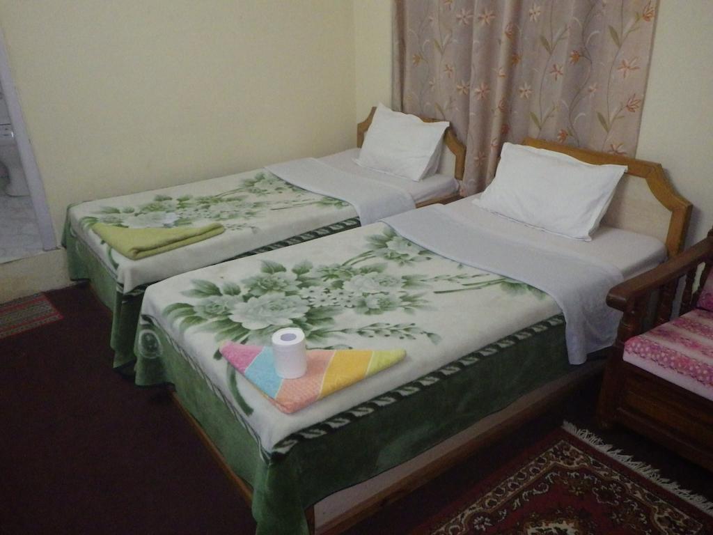 Green Tara Hotel Pokhara Rum bild