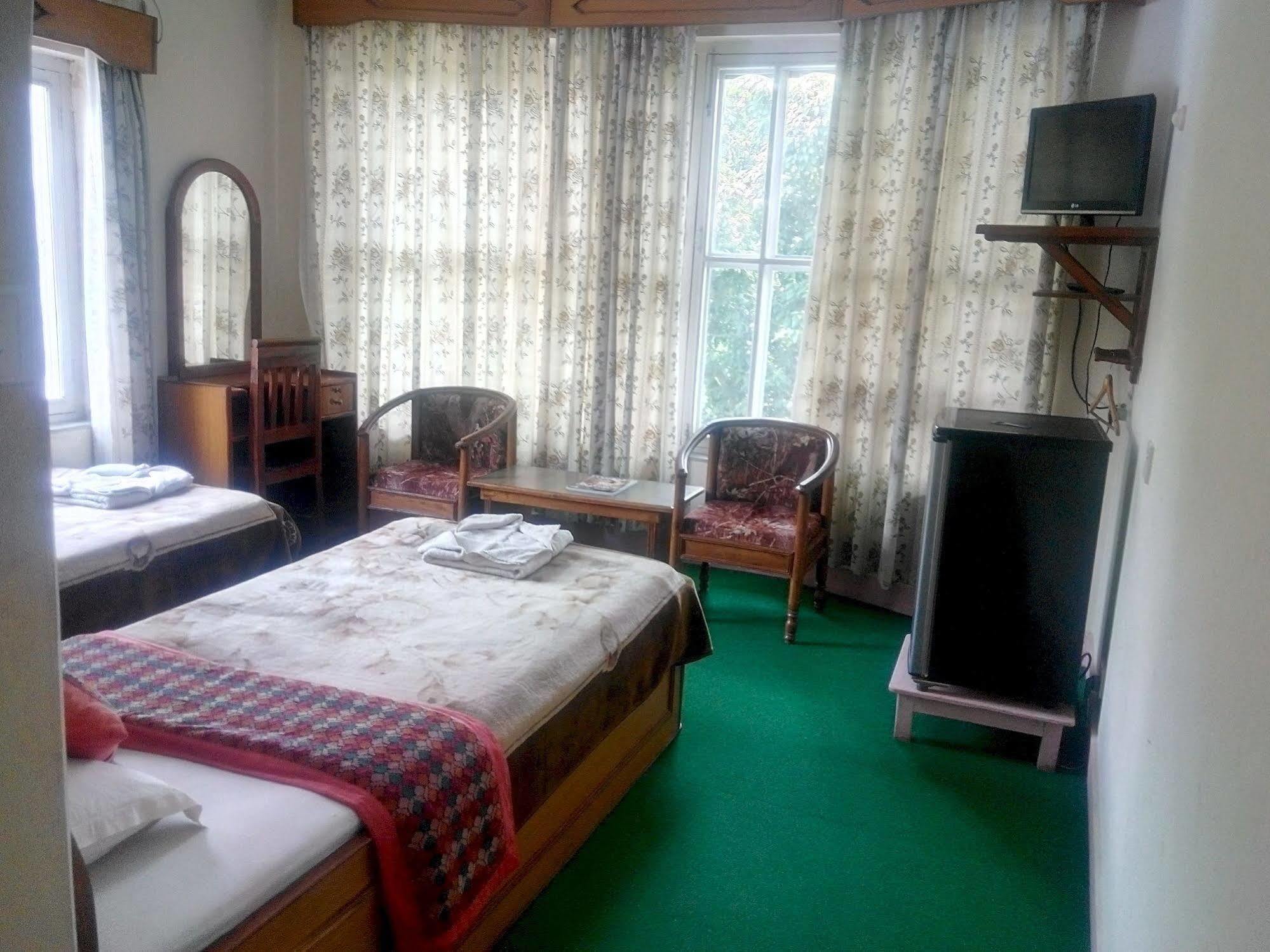 Green Tara Hotel Pokhara Exteriör bild